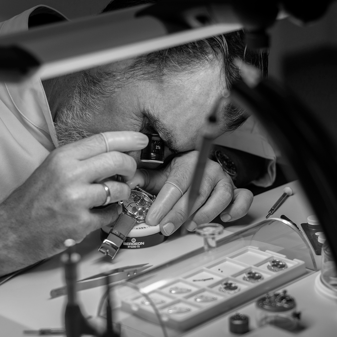 MAARTEN-ASSEMBLING-ASEAN-TOURBILLON-BW